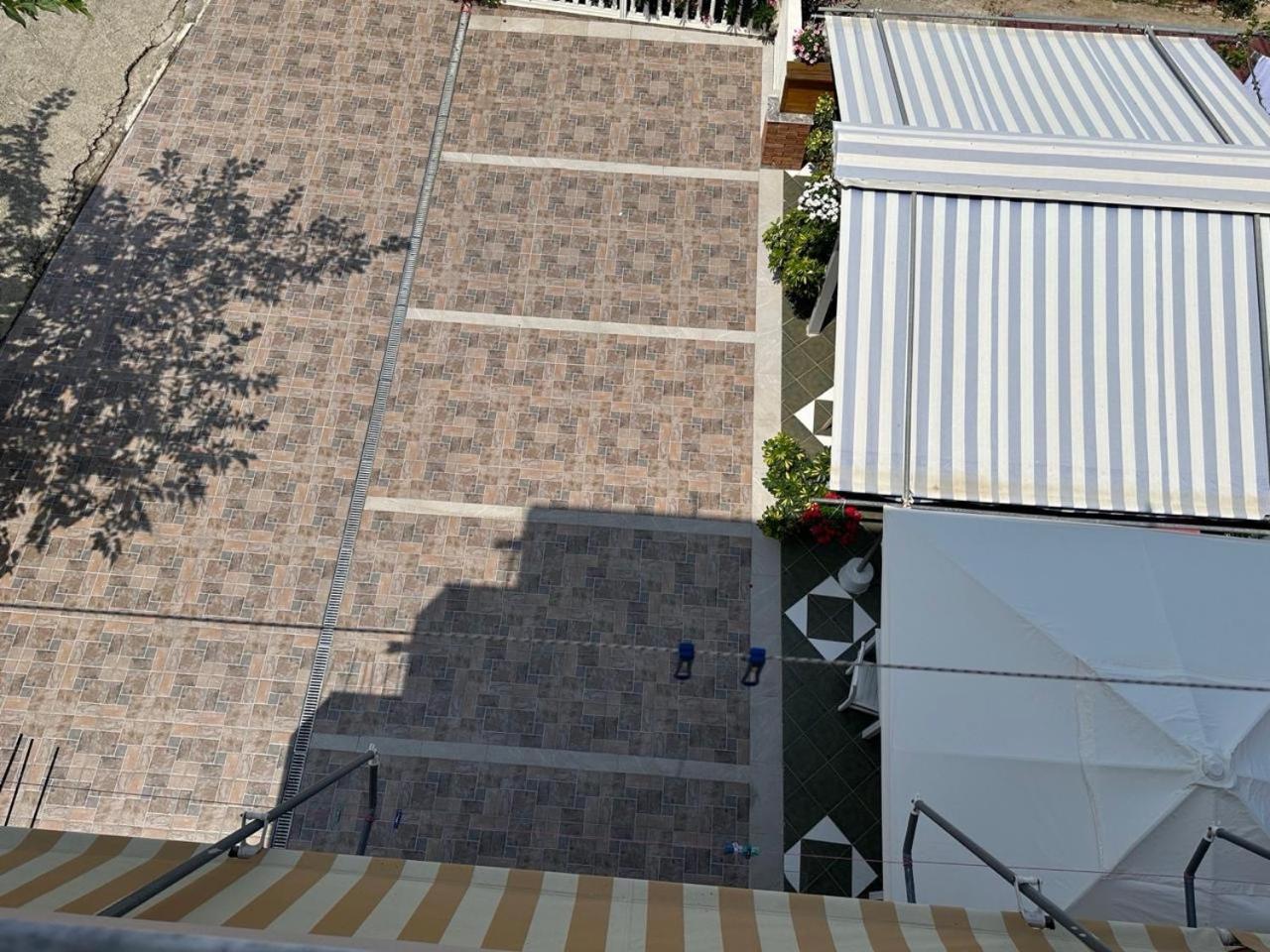 Vlorë Eid Marホステル エクステリア 写真